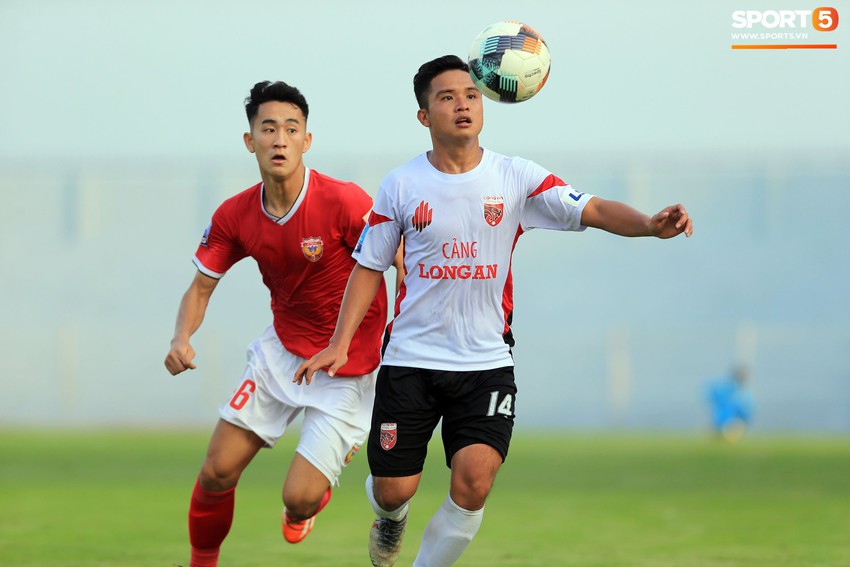 Cầu thủ Hà Tĩnh FC hân hoan nâng Cúp vô địch giải Hạng Nhất, chính thức lên hạng V.League 2020 - Ảnh 10.