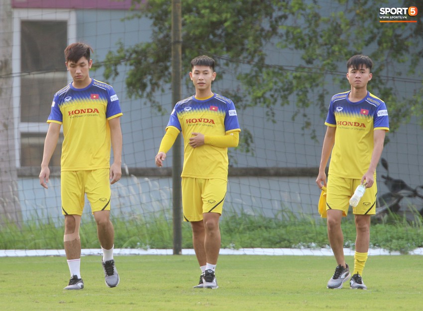 Tiền vệ Trọng Hùng (U22 Việt Nam): Tập luyện bên cạnh đội tuyển Quốc gia sẽ có thêm nhiều cảm hứng - Ảnh 6.
