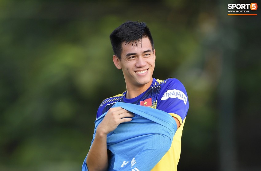 Tiền vệ Trọng Hùng (U22 Việt Nam): Tập luyện bên cạnh đội tuyển Quốc gia sẽ có thêm nhiều cảm hứng - Ảnh 14.