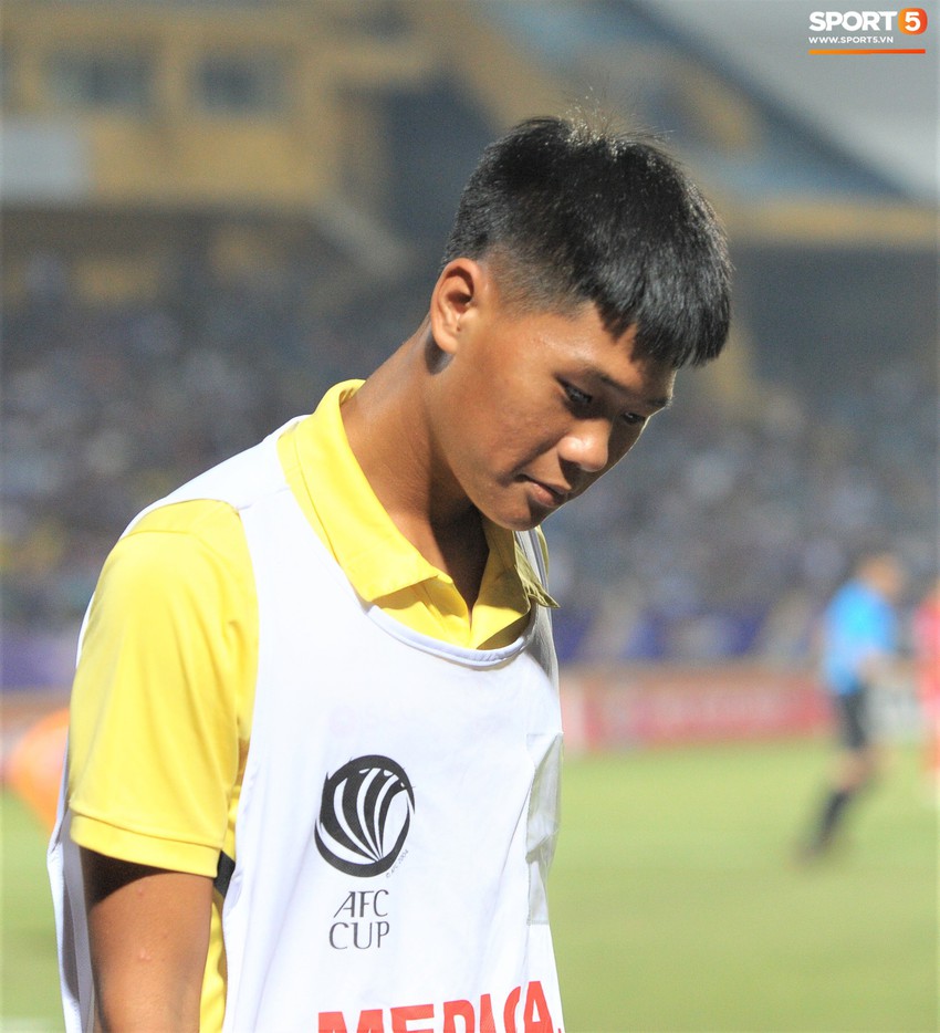 Em trai Đình Trọng bật cười vì cách câu giờ của cầu thủ Triều Tiên khi vừa cầm hòa Hà Nội FC - Ảnh 9.