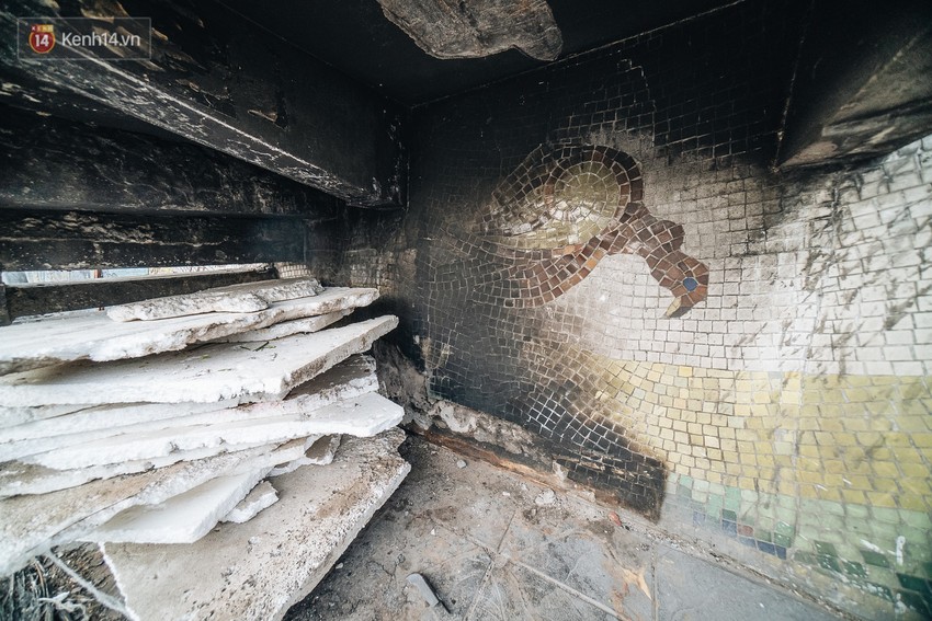 Hình ảnh buồn về con đường gốm sứ Hà Nội sau gần 10 năm nhận kỷ lục Guinness: Tiếp tục rạn nứt, ám khói do dân đốt lửa ven đê - Ảnh 5.