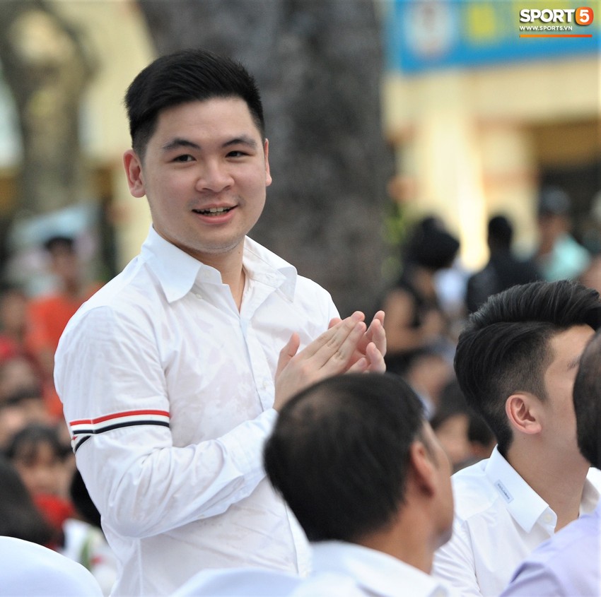 Hai doanh nhân điển trai cùng Quang Hải, Văn Hậu thắp lửa đam mê cho học sinh THCS ở Hà Nội - Ảnh 5.