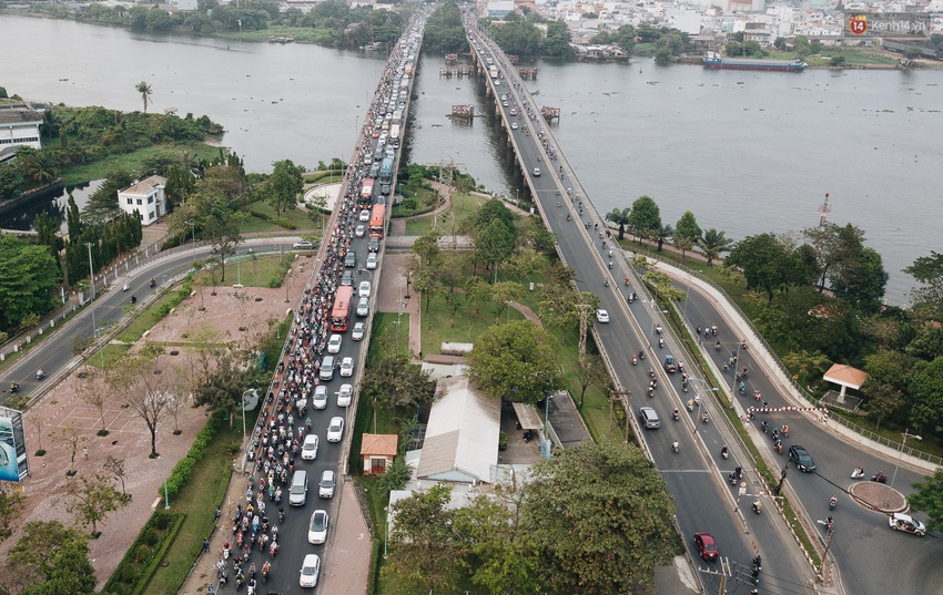 Chùm ảnh Flycam người dân ùn ùn đổ về quê ăn Tết, các ngả đường về bến xe lớn nhất Sài Gòn ùn tắc kinh hoàng - Ảnh 13.