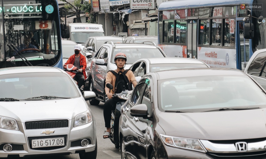 Chùm ảnh Flycam người dân ùn ùn đổ về quê ăn Tết, các ngả đường về bến xe lớn nhất Sài Gòn ùn tắc kinh hoàng - Ảnh 9.
