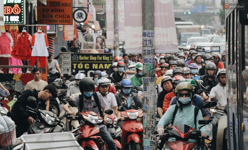 Chùm ảnh Flycam người dân ùn ùn đổ về quê ăn Tết, các ngả đường về bến xe lớn nhất Sài Gòn ùn tắc kinh hoàng - Ảnh 10.