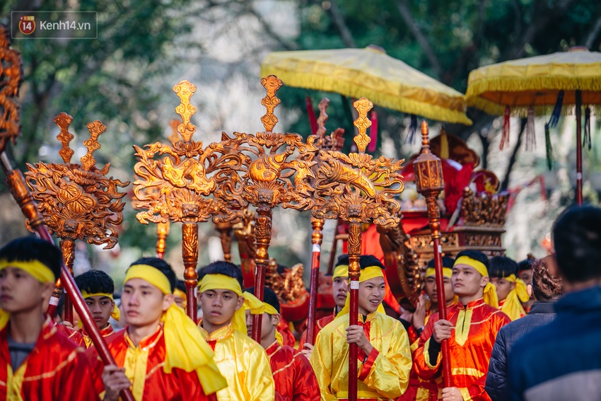 Hà Nội: Tướng bà 10 tuổi được rước bằng kiệu, bảo vệ nghiêm ngặt tránh bị bắt cóc - Ảnh 5.