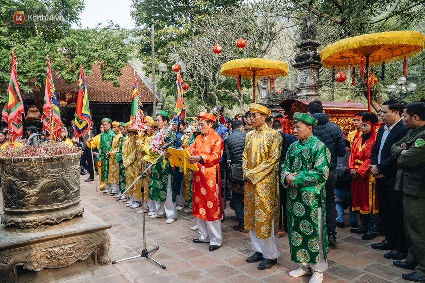 Hà Nội: Tướng bà 10 tuổi được rước bằng kiệu, bảo vệ nghiêm ngặt tránh bị bắt cóc - Ảnh 11.