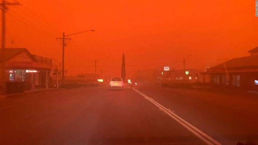 Một ngày cuối tuần chiến đấu với cháy rừng ở Úc: Khung cảnh hoang tàn trong lửa đỏ, cả con người và động vật đều phải xót xa đến rơi nước mắt - Ảnh 21.