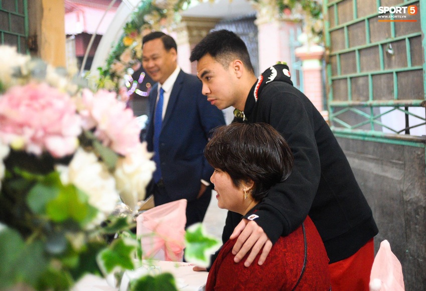 Lễ cưới Duy Mạnh - Quỳnh Anh: Cô dâu và chú rể trao nhẫn cho nhau trong tiếng reo hò của hơn một nghìn quan khách - Ảnh 21.