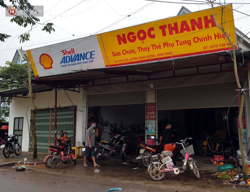 B&ecirc;n trong x&atilde; Sơn L&ocirc;i khi chỉ c&ograve;n v&agrave;i giờ nữa ch&iacute;nh thức được gỡ bỏ phong toả - Ảnh 13.