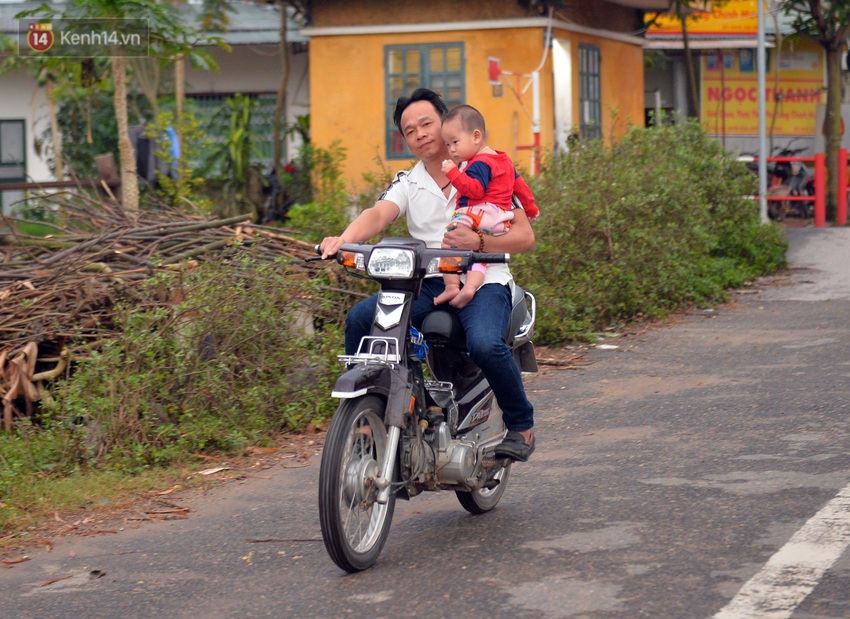 B&ecirc;n trong x&atilde; Sơn L&ocirc;i khi chỉ c&ograve;n v&agrave;i giờ nữa ch&iacute;nh thức được gỡ bỏ phong toả - Ảnh 8.