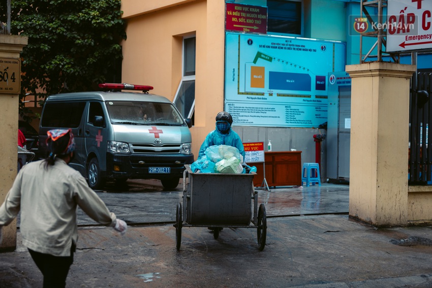 Có những người vẫn phải làm việc giữa thời kỳ cách ly: Chúng tôi ra đường vì các bạn, các bạn hãy ở nhà vì chúng ta - Ảnh 8.