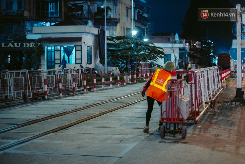 Có những người vẫn phải làm việc giữa thời kỳ cách ly: Chúng tôi ra đường vì các bạn, các bạn hãy ở nhà vì chúng ta - Ảnh 13.