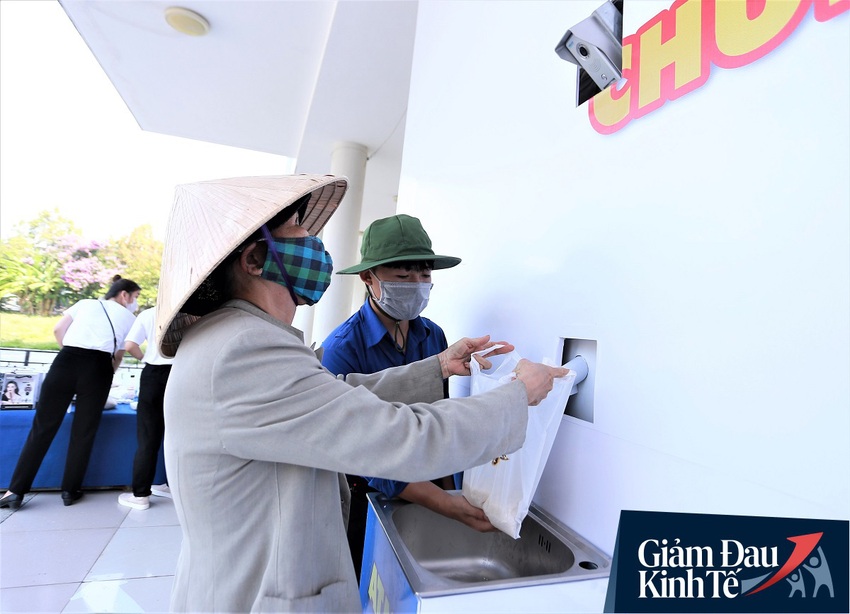 ATM gạo tự động đầu tiên ở Đà Nẵng: Không phân biệt bạn đi xe gì, ai cần cứ đến lấy! - Ảnh 5.