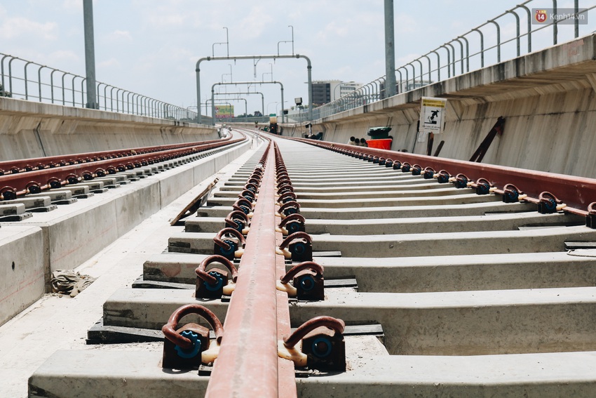 Cận cảnh nhà ga Suối Tiên của tuyến Metro số 1 đang gấp rút hoàn thiện để đón đầu tàu đầu tiên về chạy thử nghiệm - Ảnh 11.