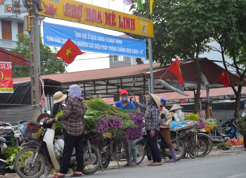 Những gánh hoa lại về với thôn Hạ Lôi: Dịch bệnh đi qua, mình còn khỏe, còn cuộc đời này để tiếp tục - Ảnh 8.