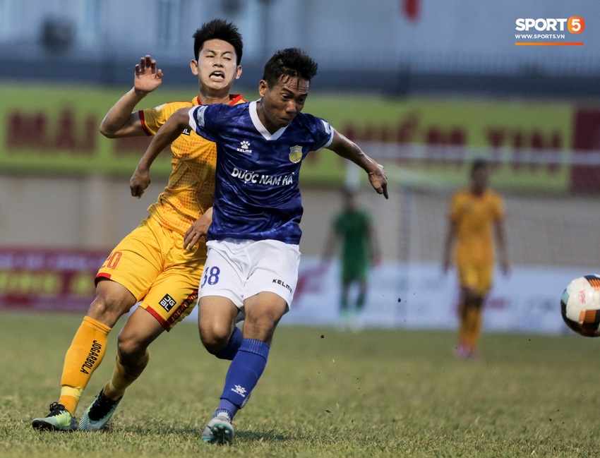Tuyển thủ U23 Việt Nam bị trọng tài chính dằn mặt cực gắt, dập tắt nóng giận trong tíc tắc - Ảnh 5.