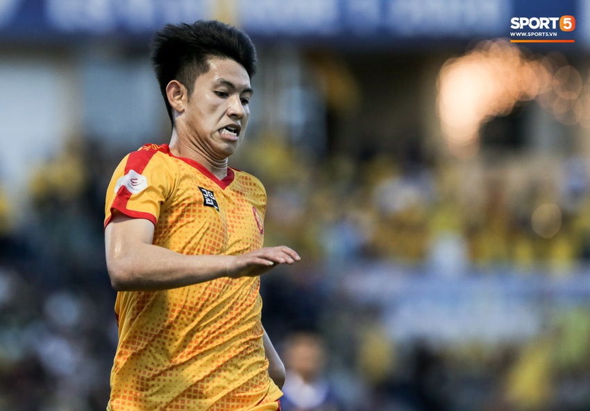 Tuyển thủ U23 Việt Nam bị trọng tài chính dằn mặt cực gắt, dập tắt nóng giận trong tíc tắc - Ảnh 6.