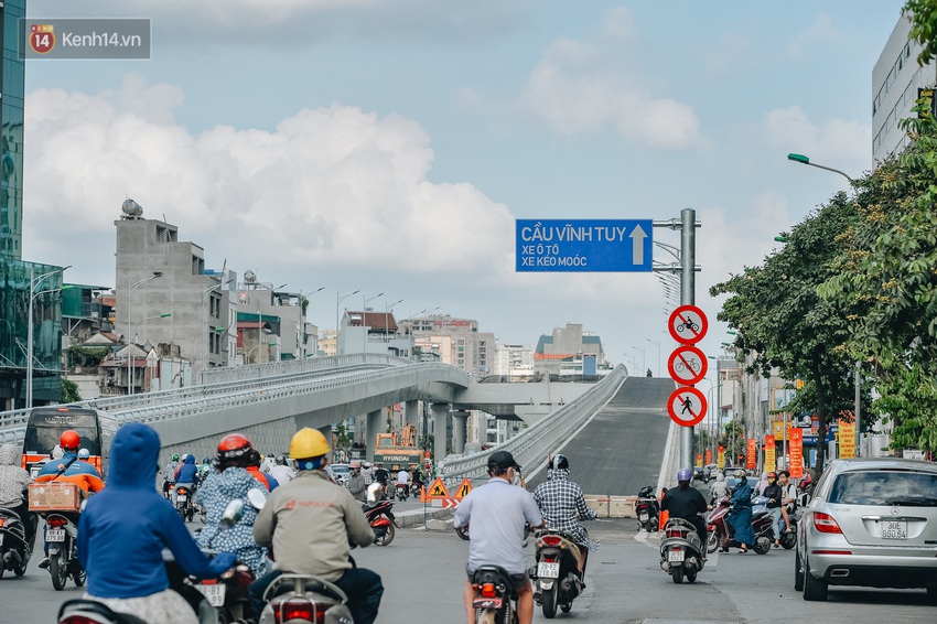 Clip, ảnh: Người Hà Nội thích thú với diện mạo mới của đường Trường Chinh đau khổ - Ảnh 11. Clip, ảnh: Người Hà Nội thích thú với diện mạo mới của đường Trường Chinh đau khổ - Ảnh 11.