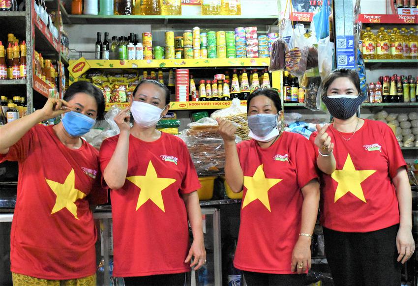 To&agrave;n cảnh 1 th&aacute;ng Việt Nam bước v&agrave;o trận chiến chống dịch giai đoạn mới - Ảnh 9.