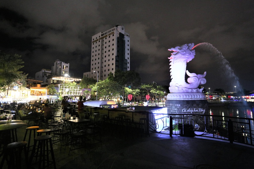 Phố xá, khu vui chơi ở Đà Nẵng nhộn nhịp trong đêm đầu tiên trở lại trạng thái bình thường mới - Ảnh 23.