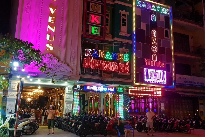 Phố xá, khu vui chơi ở Đà Nẵng nhộn nhịp trong đêm đầu tiên trở lại trạng thái bình thường mới - Ảnh 12.