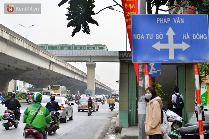 Đoàn tàu trên cao chạy thử 287 lượt/ngày gây tò mò cho người dân Hà Nội: Lúc tàu chạy thật, cả gia đình sẽ cùng nhau đi chơi - Ảnh 4.