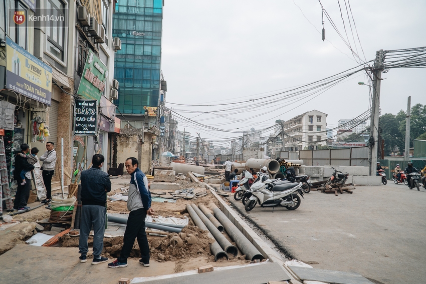 Cuộc sống người dân cạnh đại công trường đường vành đai nghìn tỷ: Ùn tắc, khói bụi, thậm chí ngã nhào - Ảnh 7.