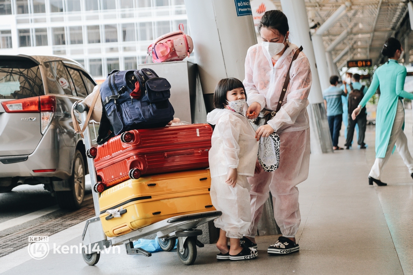 Ngày đầu sân bay Tân Sơn Nhất phục vụ khách thương mại trở lại: Suốt đêm tôi không ngủ được vì quá mong chờ về quê - Ảnh 5.