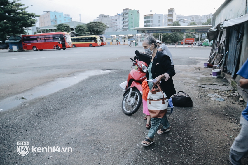 Được lên xe giường nằm trở về quê sau 4 tháng Sài Gòn giãn cách, nhiều khách háo hức cười tít mắt! - Ảnh 8.