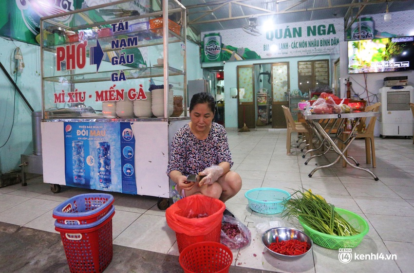 Quán xá ở Đà Nẵng tất bật chuẩn bị mở bán tại chỗ trở lại: Vui hơn nhặt được tiền - Ảnh 12.