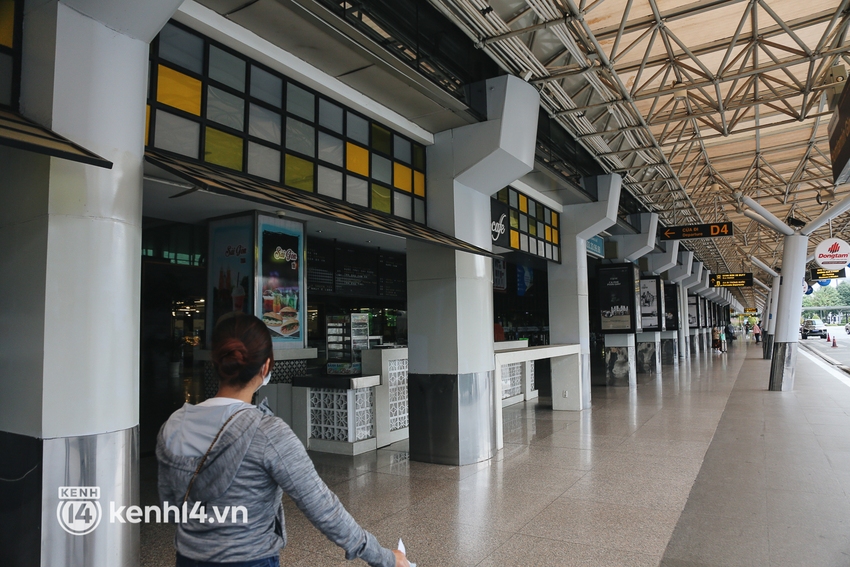 Những hình ảnh hiện tại ở sân bay Tân Sơn Nhất sau gần 2 tuần mở cửa đón khách thương mại - Ảnh 6.