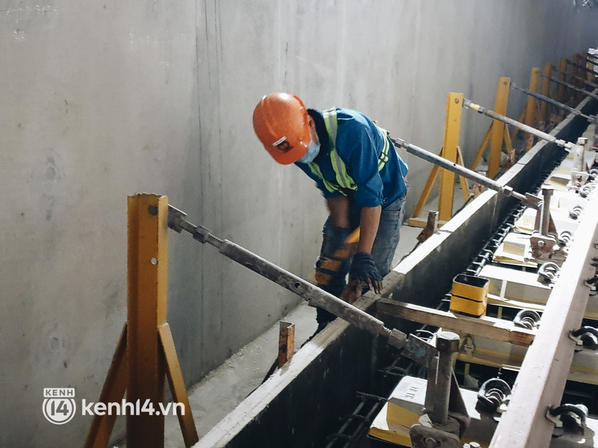 Chùm ảnh: Nhà ga trung tâm Bến Thành tuyến Metro ở Sài Gòn đã dần lộ diện sau 6 năm thi công - Ảnh 12.