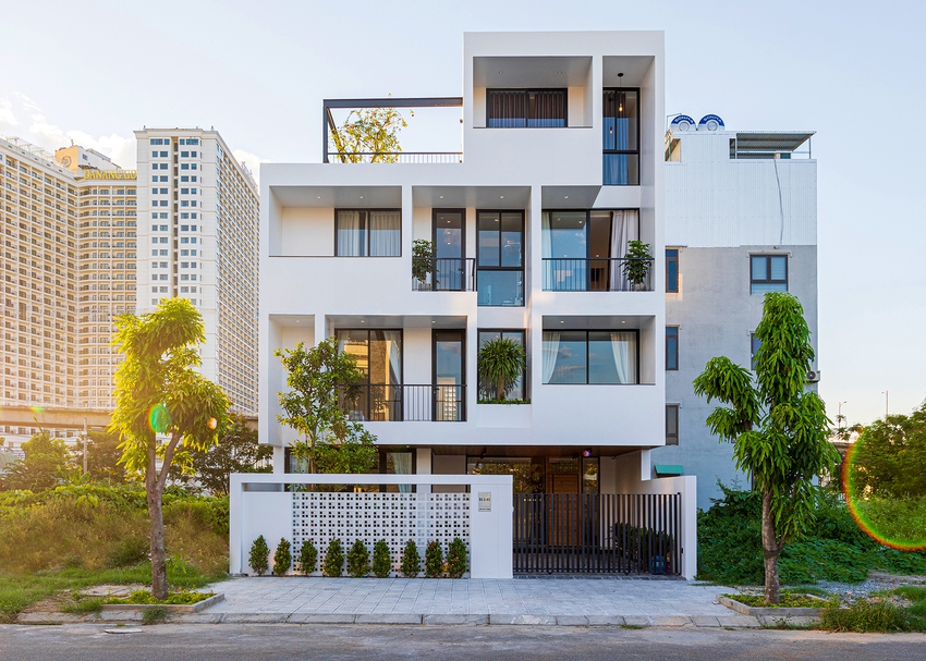 L&acirc;u l&acirc;u đến c&ocirc;ng t&aacute;c th&ocirc;i nhưng nh&agrave; x&acirc;y cũng phải đẹp chuẩn biệt thự, chủ nh&agrave; H&agrave; Nội t&iacute;nh đường qua lại l&acirc;u d&agrave;i với Đ&agrave; Nẵng! - Ảnh 1.