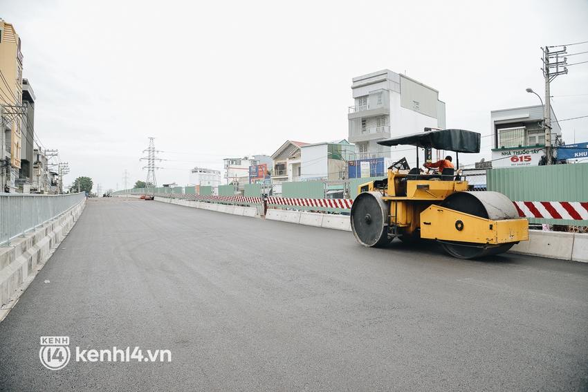 Công trình giao thông đầu tiên hoàn thành sau giãn cách xã hội ở Sài Gòn: Nhánh đầu tiên của cầu Bưng, trị giá hơn 500 tỉ đồng - Ảnh 4.