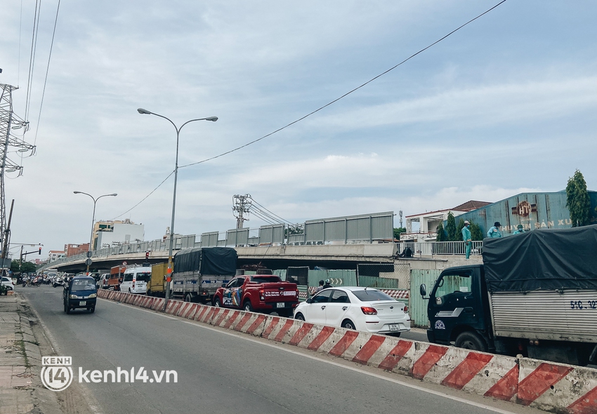 Công trình giao thông đầu tiên hoàn thành sau giãn cách xã hội ở Sài Gòn: Nhánh đầu tiên của cầu Bưng, trị giá hơn 500 tỉ đồng - Ảnh 14.