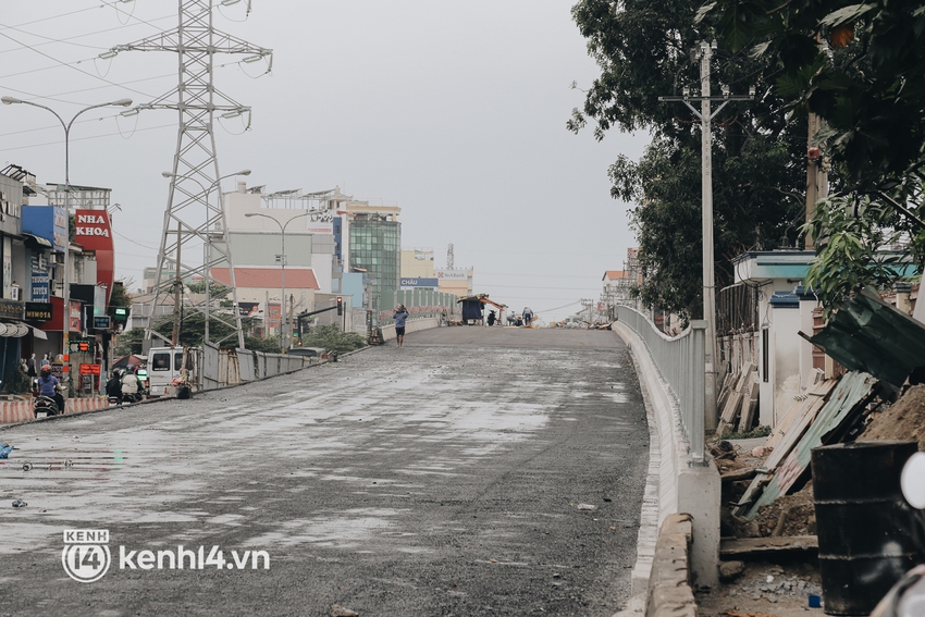 Công trình giao thông đầu tiên hoàn thành sau giãn cách xã hội ở Sài Gòn: Nhánh đầu tiên của cầu Bưng, trị giá hơn 500 tỉ đồng - Ảnh 9.