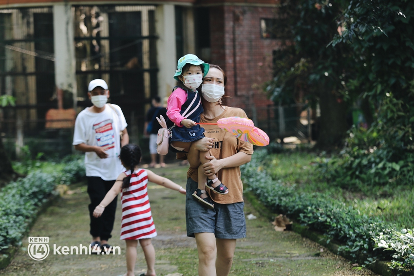 Ngày đầu Thảo Cầm Viên Sài Gòn mở cửa sau 6 tháng tạm dừng vì dịch, người dân háo hức mua vé ghé thăm bầy thú - Ảnh 6.