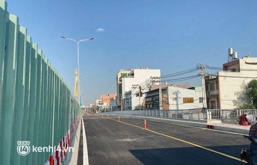 Công trình giao thông đầu tiên trị giá 500 tỉ đồng chính thức thông xe sau giãn cách xã hội ở Sài Gòn - Ảnh 4.