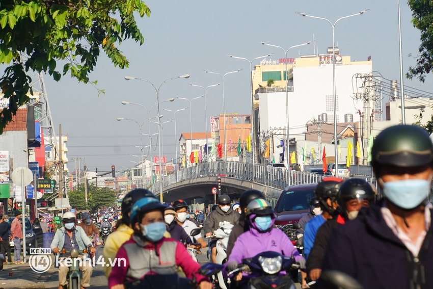 Công trình giao thông đầu tiên trị giá 500 tỉ đồng chính thức thông xe sau giãn cách xã hội ở Sài Gòn - Ảnh 12.