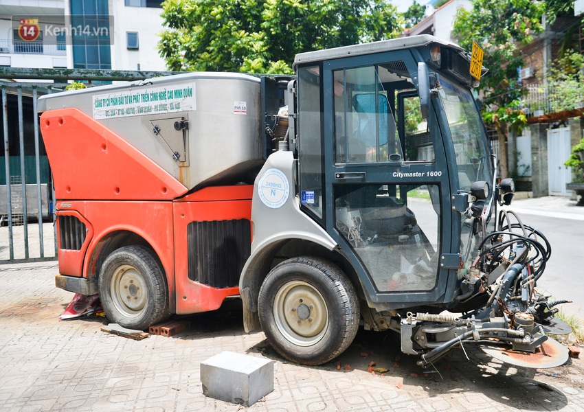 Toàn cảnh công ty thu gom rác ở Hà Nội nợ lương hàng trăm công nhân: Trụ sở vắng bóng người, thiết bị hỏng ngổn ngang ngoài sân - Ảnh 7.