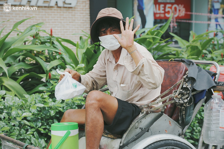 Chuyện ấm lòng khi Sài Gòn giãn cách: Hội chị em miệt mài nấu hàng trăm phần cơm, đi khắp nơi để tặng cho người khó khăn - Ảnh 8.