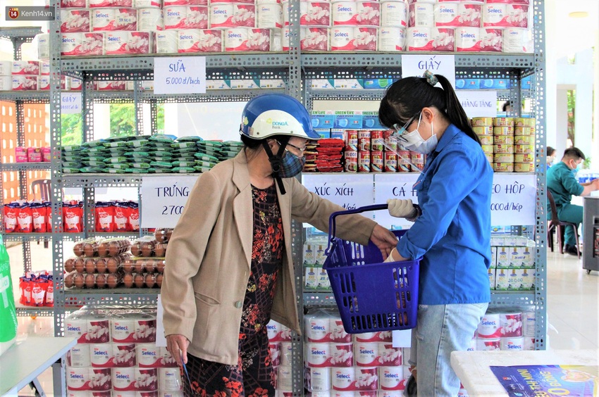 Ấm lòng Siêu thị 0 đồng lan tỏa tình người giữa mùa dịch tại Đà Nẵng - Ảnh 14.