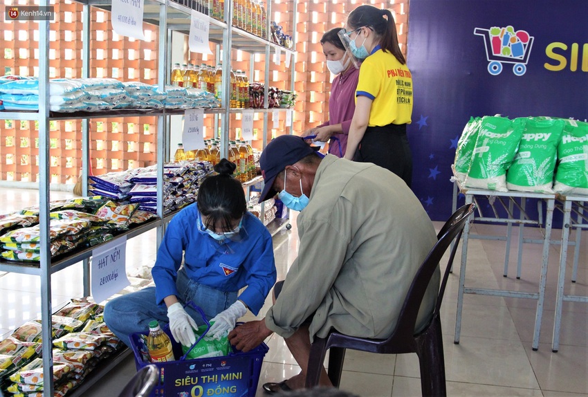 Ấm lòng Siêu thị 0 đồng lan tỏa tình người giữa mùa dịch tại Đà Nẵng - Ảnh 12.