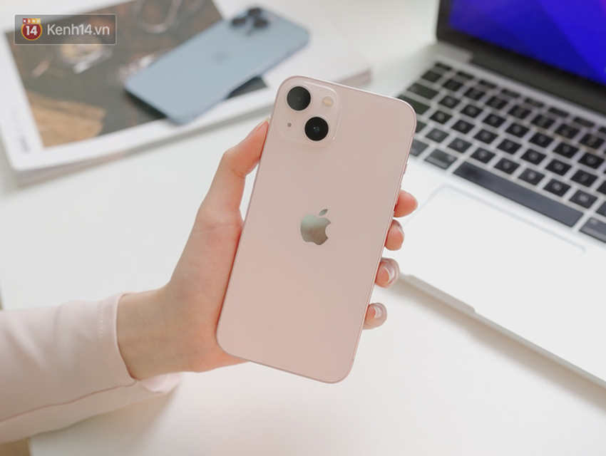 Ngắm ảnh thực tế iPhone 13 đầu tiên về Việt Nam, màu hồng đẹp xuất sắc! - Ảnh 3.