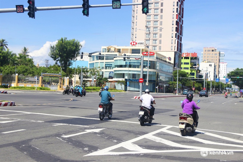 Hình ảnh Đà Nẵng ngày đầu chuyển trạng thái chống dịch mới sau 3 tuần thực hiện “ai ở đâu ở yên đó” - Ảnh 3.