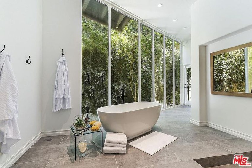 See Selena Gomez's 4.9 million dollar mansion - a place that helps her stay comfortably hidden, away from "inhaling drama" prosperous place - Photo 10.