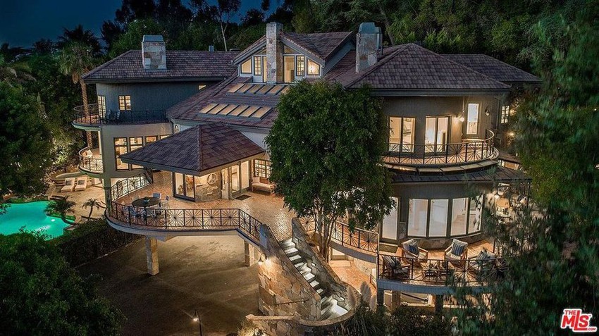 See Selena Gomez's 4.9 million dollar mansion - a place that helps her stay comfortably hidden, away from "inhaling drama" prosperous place - Photo 1.