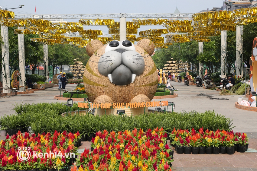 Ảnh: Cận cảnh những chú hổ đầy khí chất trên đường hoa Nguyễn Huệ Tết Nhâm Dần 2022 - Ảnh 10.