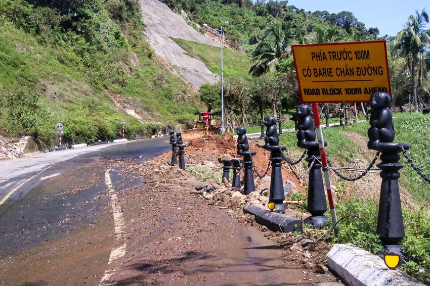 Khẩn trương khắc phục sạt lở tại cung đường đẹp nhất Đà Nẵng - Ảnh 14.